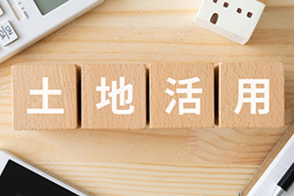豚の貯金箱と電卓