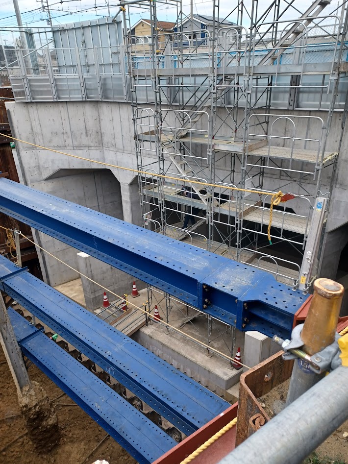 アンダーパス線路下